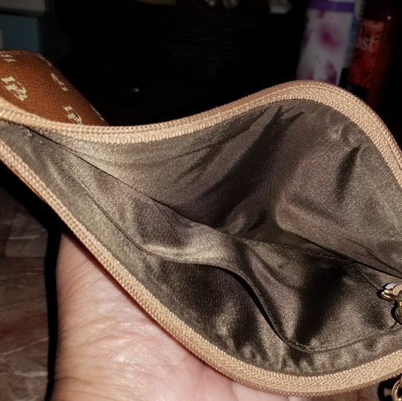 Dooney & Bourke pebled leather wristlet - Picture 2 of 5